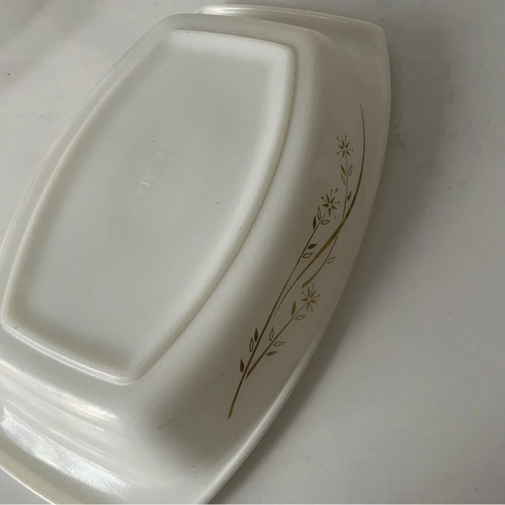 Vintage Pyrex Golden HoneySuckle Casserole Dish 033 1.5 Qt no lid